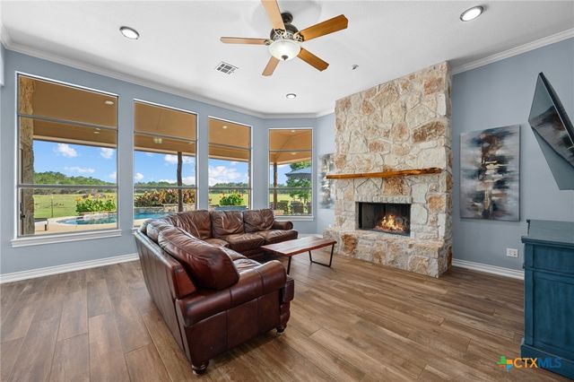 140 N Encino Crossing, Liberty Hill, TX 78642