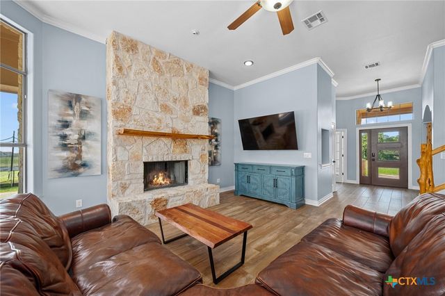 140 N Encino Crossing, Liberty Hill, TX 78642