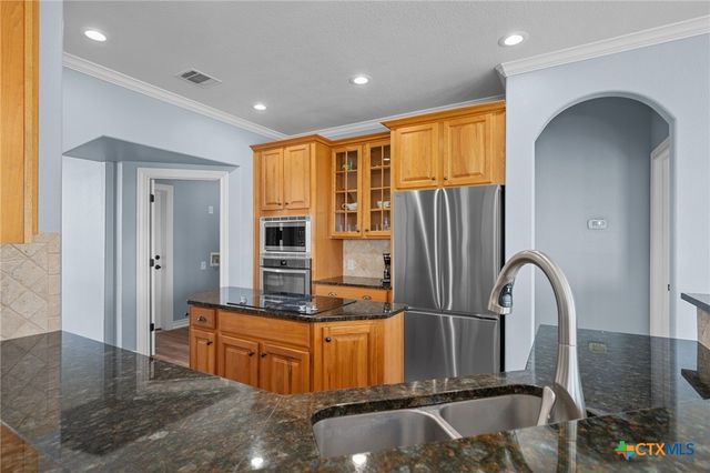 140 N Encino Crossing, Liberty Hill, TX 78642
