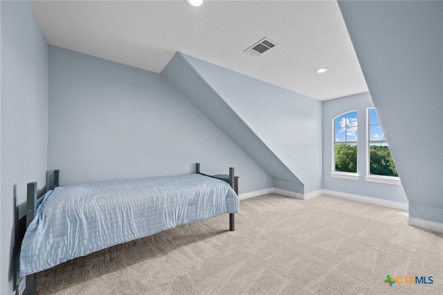 140 N Encino Crossing, Liberty Hill, TX 78642