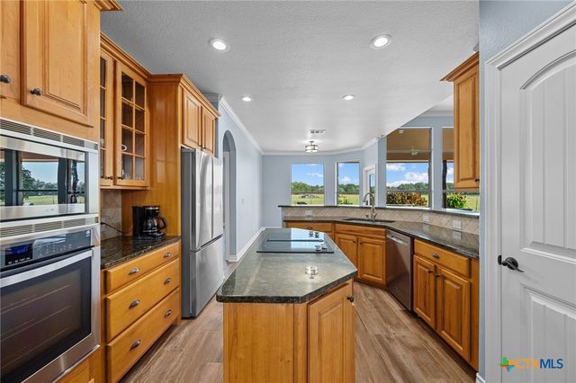 140 N Encino Crossing, Liberty Hill, TX 78642