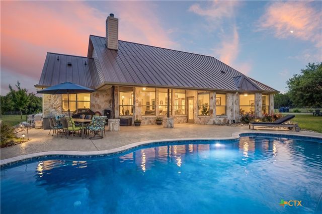140 N Encino Crossing, Liberty Hill, TX 78642