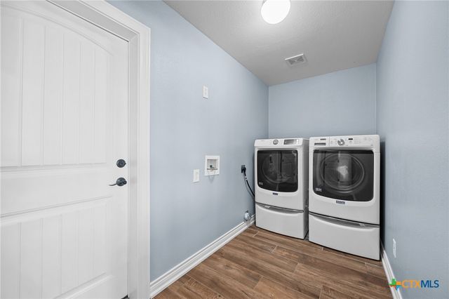 140 N Encino Crossing, Liberty Hill, TX 78642