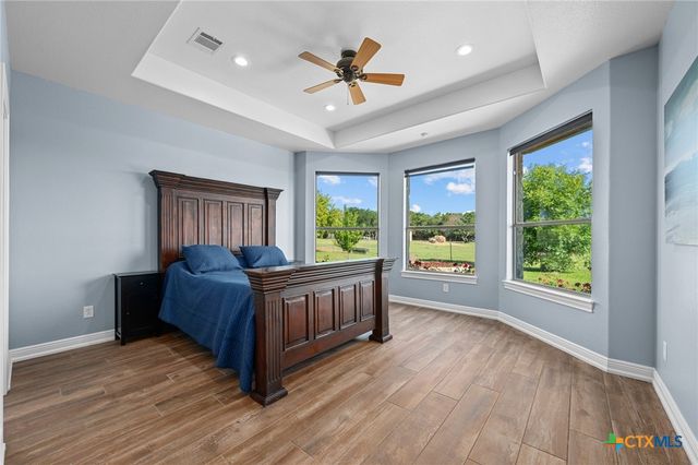 140 N Encino Crossing, Liberty Hill, TX 78642