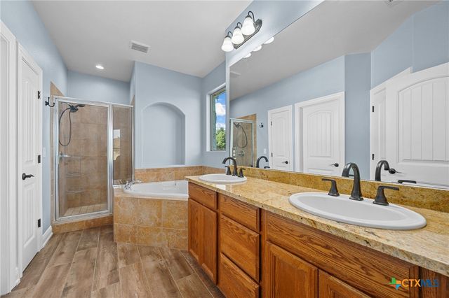 140 N Encino Crossing, Liberty Hill, TX 78642