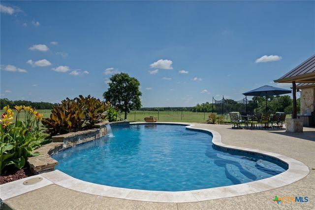 140 N Encino Crossing, Liberty Hill, TX 78642