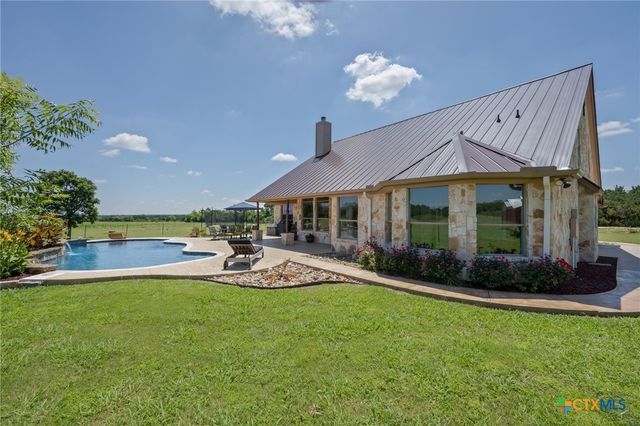 140 N Encino Crossing, Liberty Hill, TX 78642
