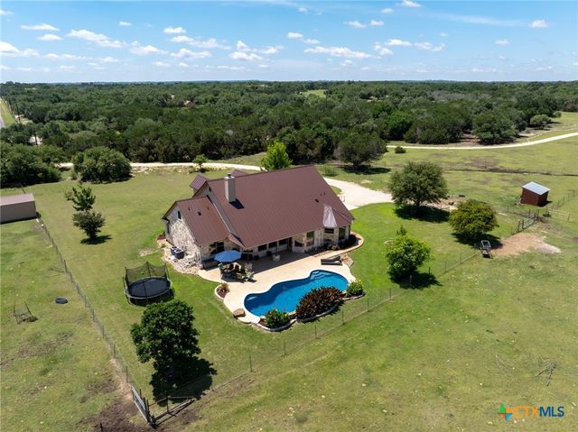 140 N Encino Crossing, Liberty Hill, TX 78642