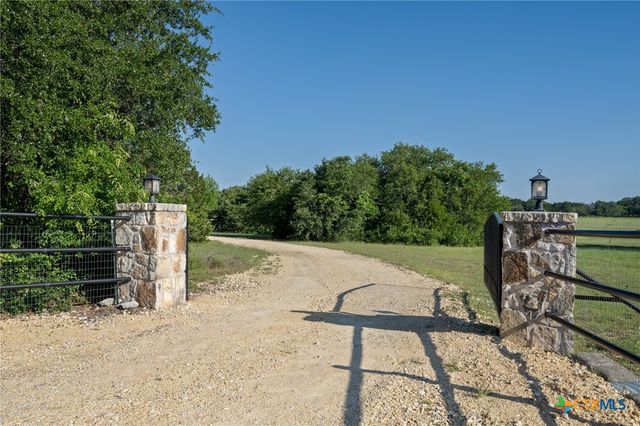 140 N Encino Crossing, Liberty Hill, TX 78642