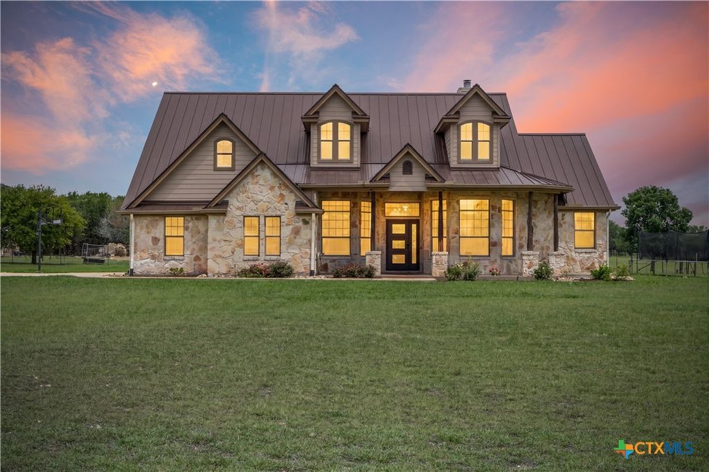 140 N Encino Crossing, Liberty Hill, TX 78642