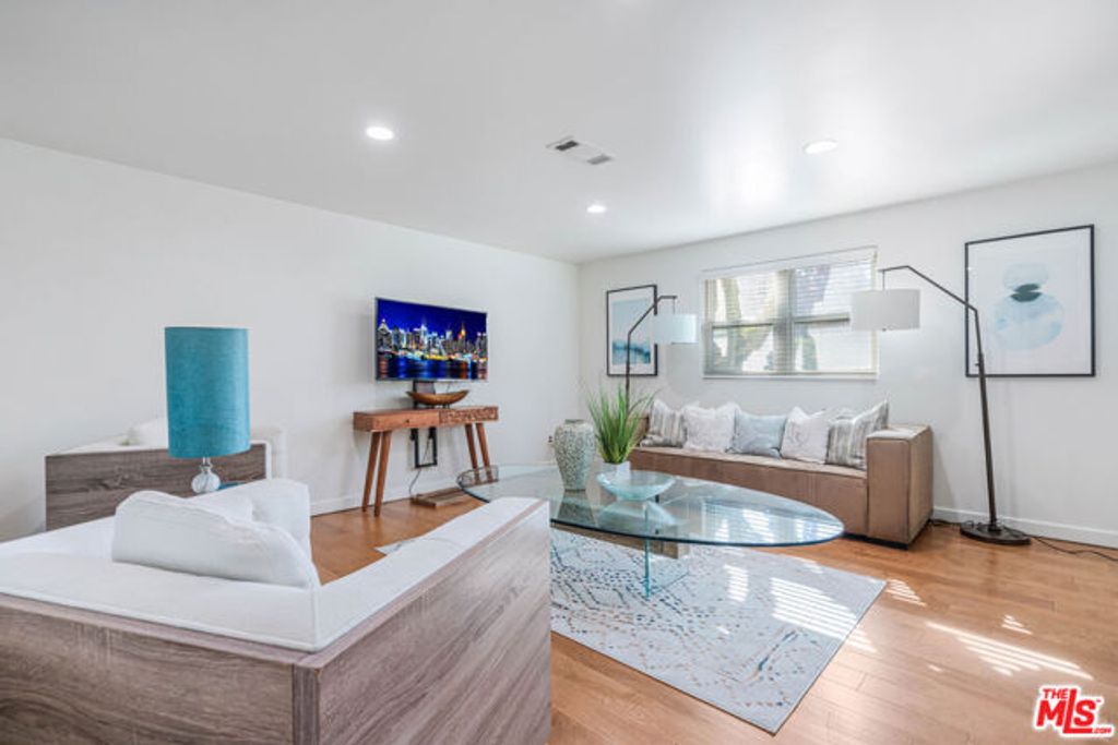 3718 S Barrington Avenue, Los Angeles, CA 90066