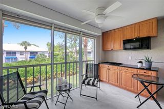881 Gulf Pavilion DR 201, Naples, FL 34108