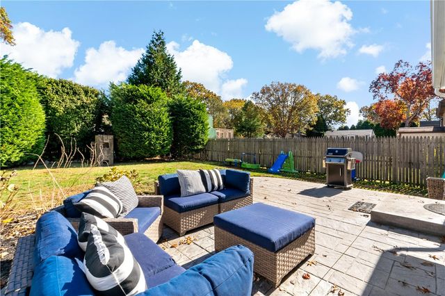 47 Wayland Trail, Narragansett, RI 02882