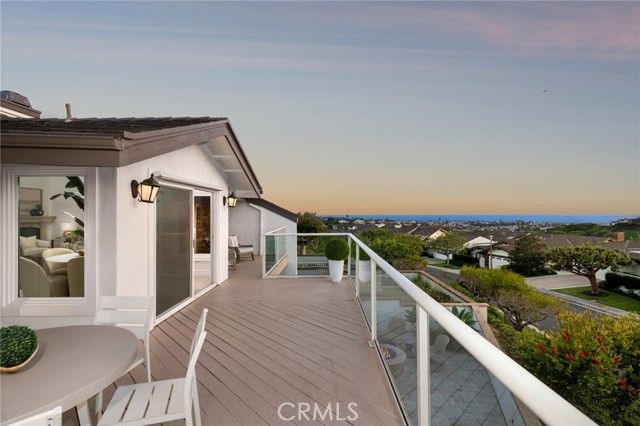 15 Curl Drive, Corona Del Mar (newport Beach), CA 92625