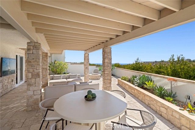 15 Curl Drive, Corona Del Mar (newport Beach), CA 92625