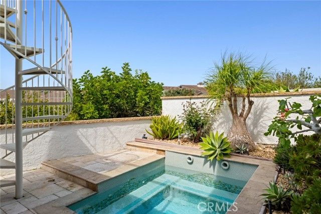 15 Curl Drive, Corona Del Mar (newport Beach), CA 92625