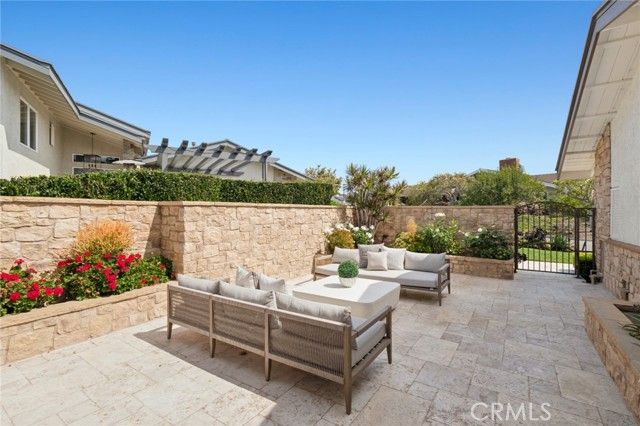 15 Curl Drive, Corona Del Mar (newport Beach), CA 92625