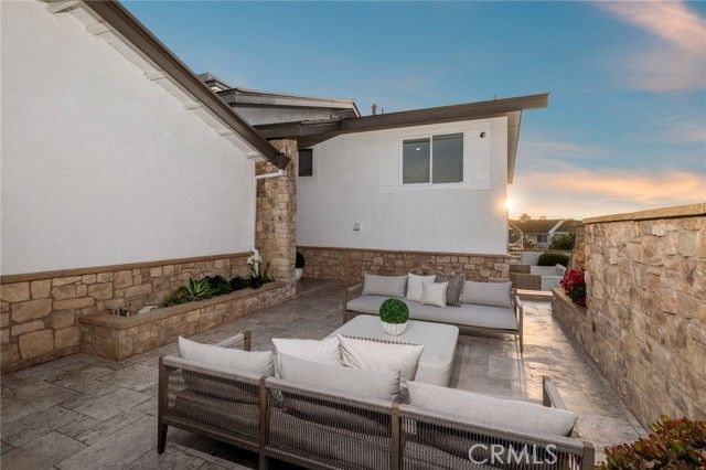 15 Curl Drive, Corona Del Mar (newport Beach), CA 92625