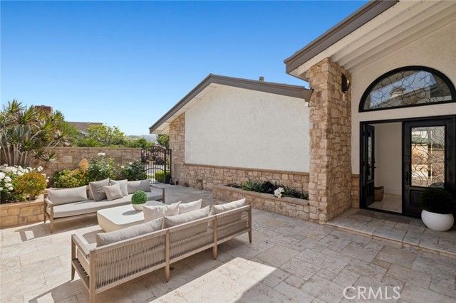 15 Curl Drive, Corona Del Mar (newport Beach), CA 92625