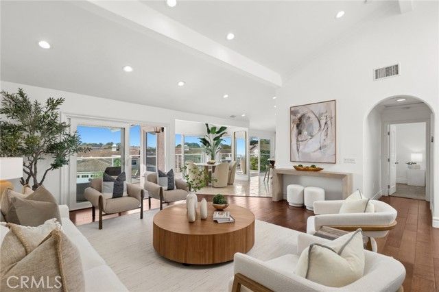 15 Curl Drive, Corona Del Mar (newport Beach), CA 92625