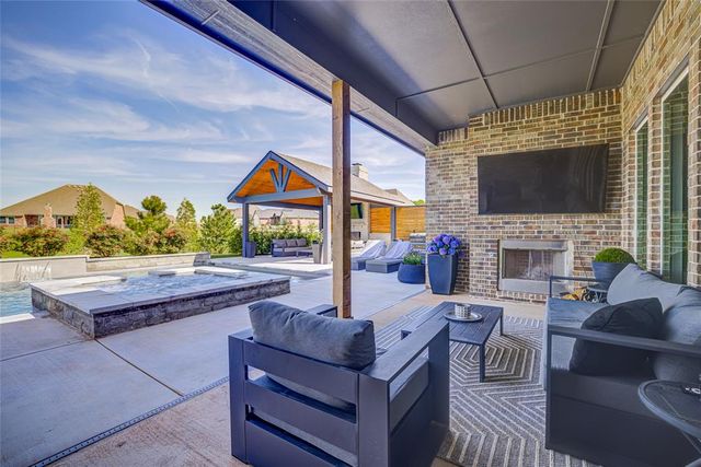 13714 Brook Crossing, Edmond, OK 73025