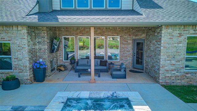 13714 Brook Crossing, Edmond, OK 73025