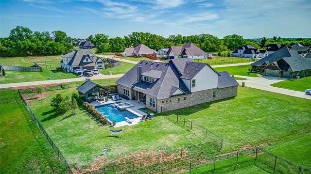 13714 Brook Crossing, Edmond, OK 73025