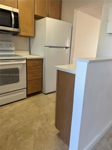 8435 Sunrise Lakes BLV 104, Sunrise, FL 33322