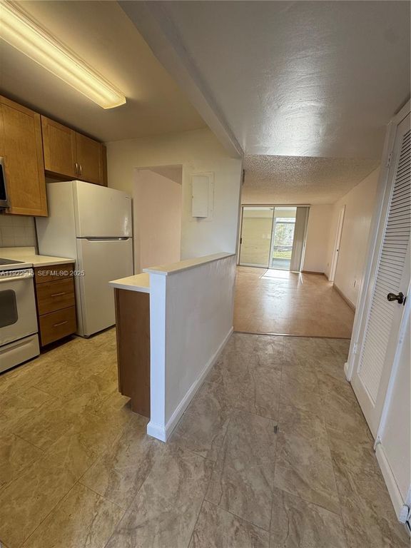 8435 Sunrise Lakes BLV 104, Sunrise, FL 33322