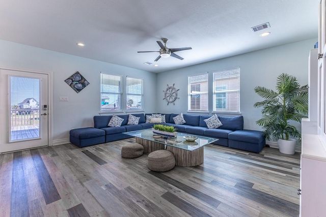 13111 Buccaneer Parkway, Freeport, TX 77541