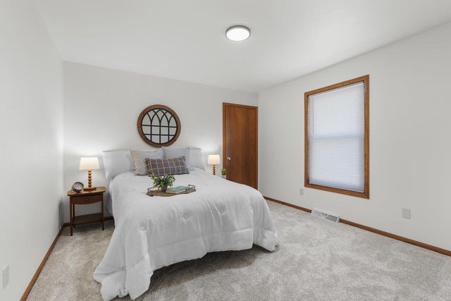 2352 MOUNT VERNON STREET, Oshkosh, WI 54901