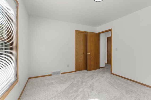 2352 MOUNT VERNON STREET, Oshkosh, WI 54901