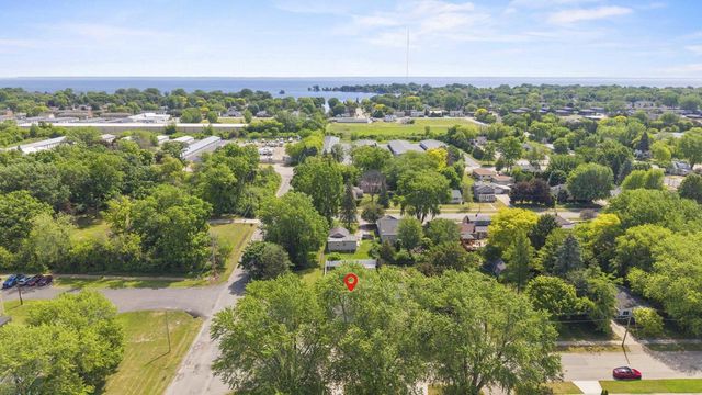 2352 MOUNT VERNON STREET, Oshkosh, WI 54901