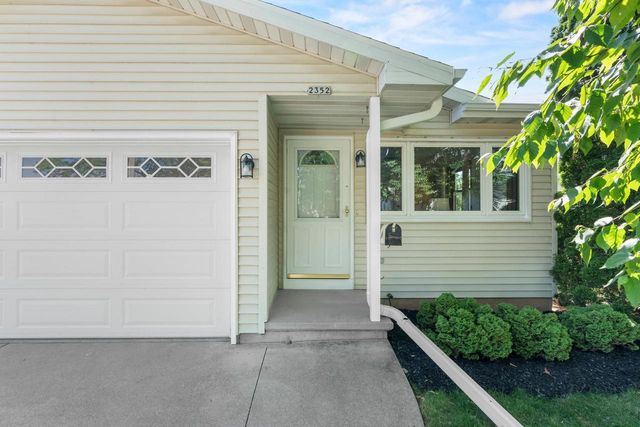 2352 MOUNT VERNON STREET, Oshkosh, WI 54901