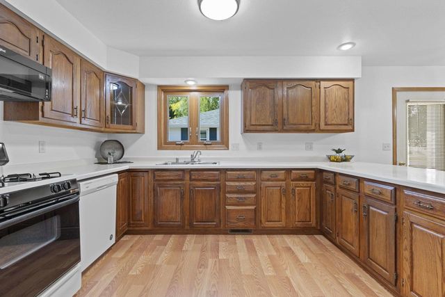 2352 MOUNT VERNON STREET, Oshkosh, WI 54901