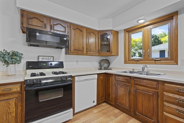 2352 MOUNT VERNON STREET, Oshkosh, WI 54901
