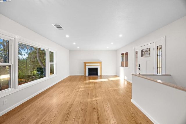 3449 Encina Way, Oakland, CA 94605