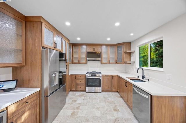 3449 Encina Way, Oakland, CA 94605