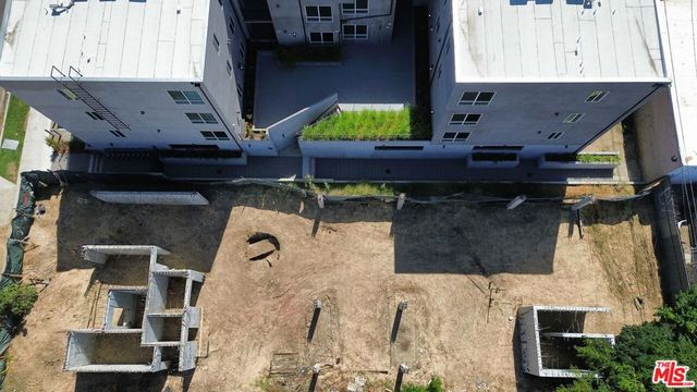 14822 Delano Street, Los Angeles, CA 91411