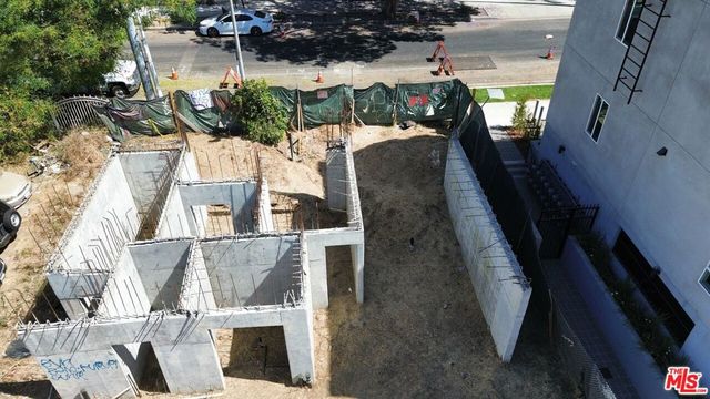 14822 Delano Street, Los Angeles, CA 91411