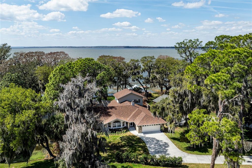 Image 2 of property listing at 11322 DEAD RIVER ROAD, Tavares, FL 32778