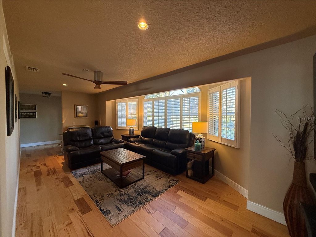 Image 16 of property listing at 11322 DEAD RIVER ROAD, Tavares, FL 32778