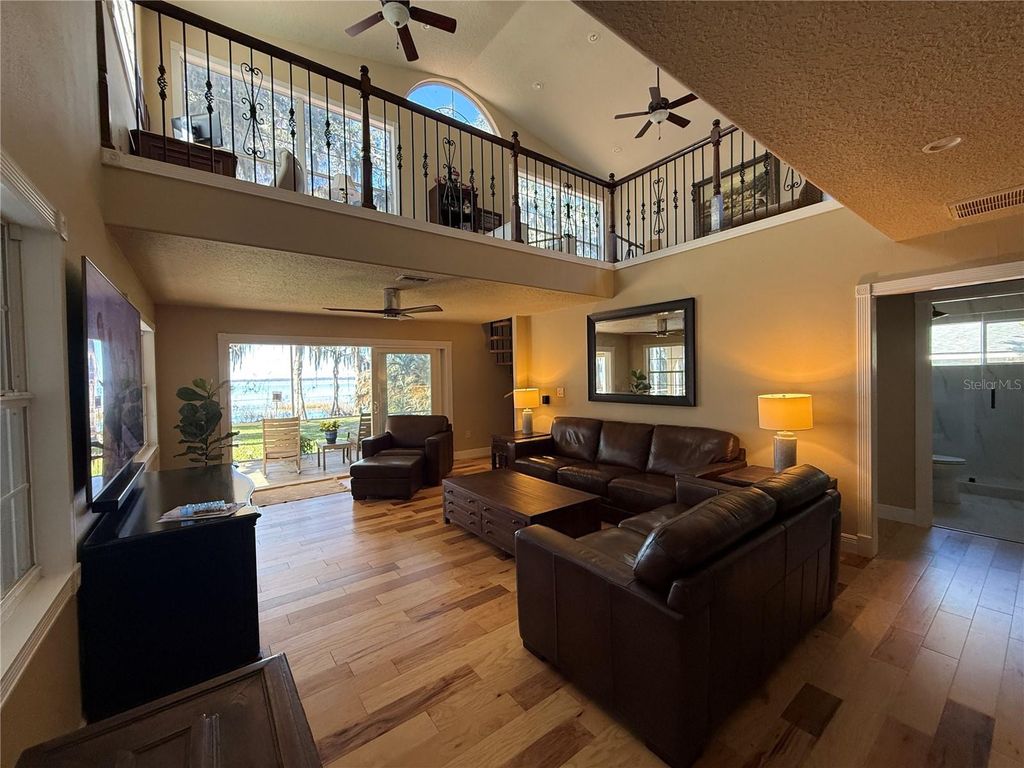 Image 18 of property listing at 11322 DEAD RIVER ROAD, Tavares, FL 32778