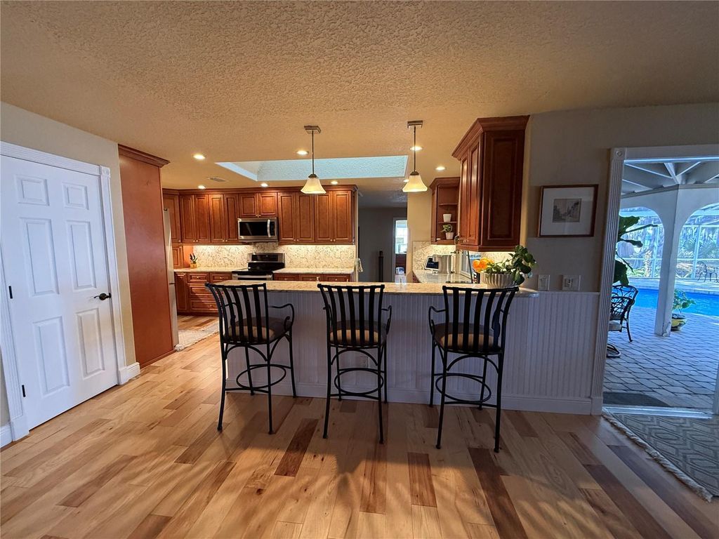 Image 20 of property listing at 11322 DEAD RIVER ROAD, Tavares, FL 32778