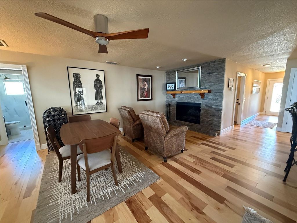 Image 21 of property listing at 11322 DEAD RIVER ROAD, Tavares, FL 32778