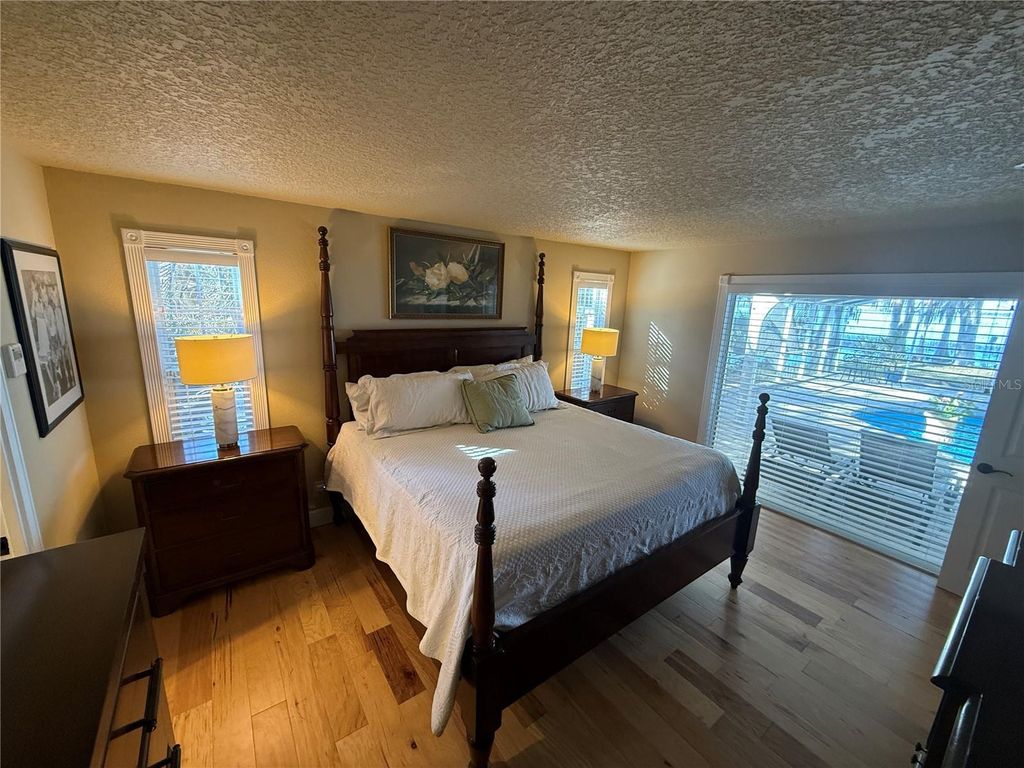 Image 32 of property listing at 11322 DEAD RIVER ROAD, Tavares, FL 32778