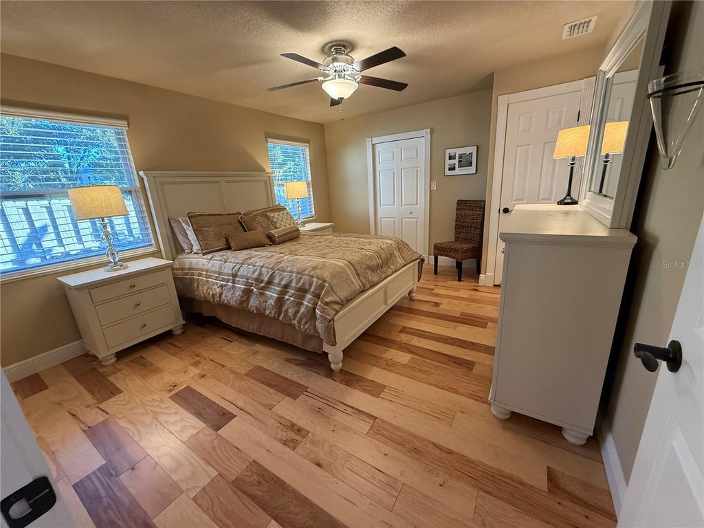 Image 38 of property listing at 11322 DEAD RIVER ROAD, Tavares, FL 32778