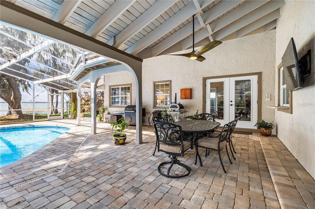 Image 45 of property listing at 11322 DEAD RIVER ROAD, Tavares, FL 32778