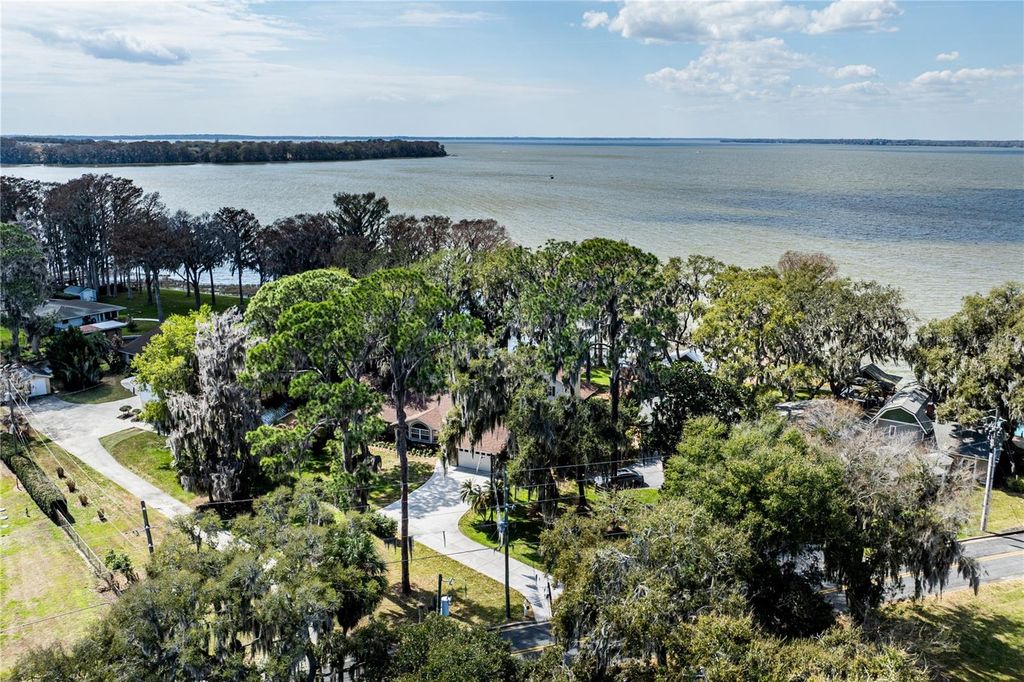 Image 56 of property listing at 11322 DEAD RIVER ROAD, Tavares, FL 32778