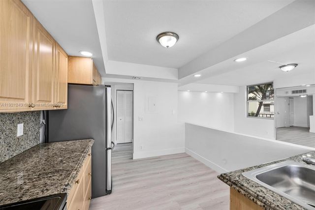 16570 NE 26th Ave 2A, North Miami Beach, FL 33160